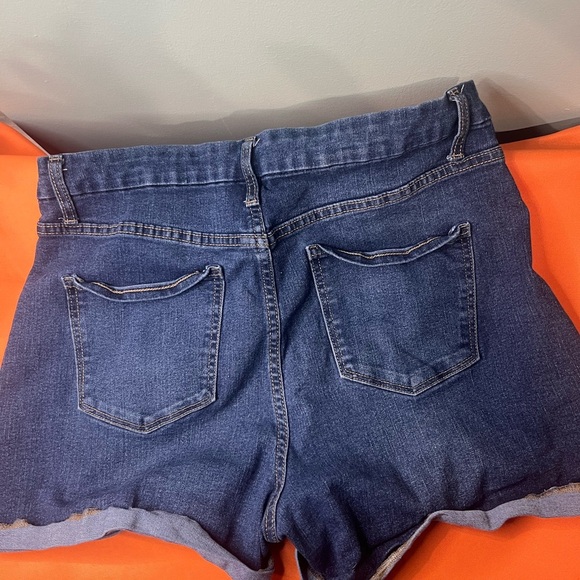 ⚡️⚡️⚡️No Boundaries Indigo Jean Shorts - Picture 4 of 4